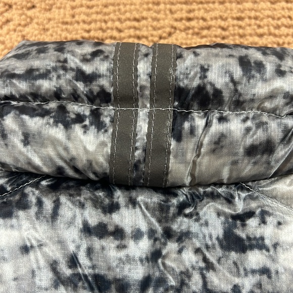 NWT CANADA GOOSE Cypress Vest Black Label Packable tie dye print size xs - Picture 8 of 16